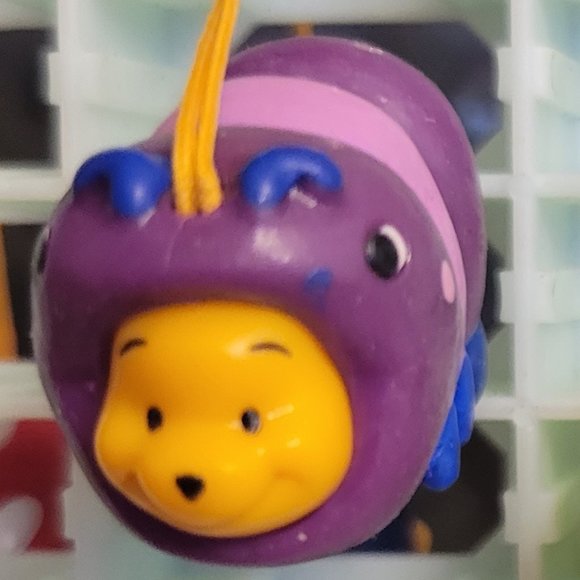 Winnie The Pooh Peek-a-Pooh #12 Garden Series Ant Tomy Yujin - Picture 4 of 5